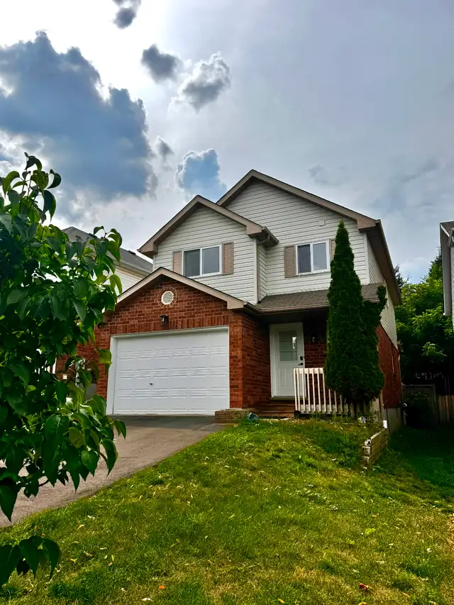 3 Bedroom Detached Home in Waterloo