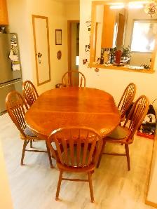 Oak Dining Table w/ 6 Chairs - Photo 2