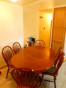 Oak Dining Table w/ 6 Chairs - Photo 5