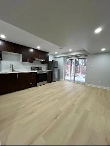 2-Bedroom Legal Walkout Ravine-view Basement Apartment - Photo 8