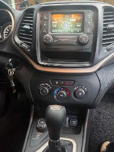 Jeep, Cherokee Sport, 4WD - Photo 9