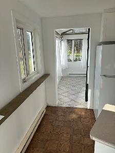 Country 2 bedroom home with beautiful sunroom for rent. - Photo 9