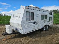 2001 Ruistler 23 Ft T/A Travel Trailer RT230