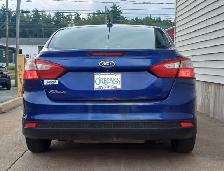 2012 Ford Focus SUPER-LOW KM MANUAL SHIFT - Photo 4
