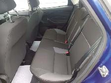 2012 Ford Focus SUPER-LOW KM MANUAL SHIFT - Photo 6