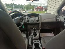 2012 Ford Focus SUPER-LOW KM MANUAL SHIFT - Photo 8