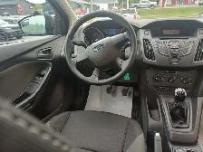 2012 Ford Focus SUPER-LOW KM MANUAL SHIFT - Photo 9
