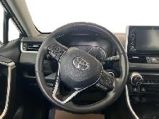 2020 Toyota RAV4 XLE - Photo 17