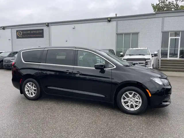 2025 Chrysler Grand Caravan SXT/3.6L/V6/LEATHER/B.CAM/P.DOORS/H.