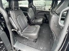 2025 Chrysler Grand Caravan SXT/3.6L/V6/LEATHER/B.CAM/P.DOORS/H. - Photo 12
