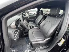 2025 Chrysler Grand Caravan SXT/3.6L/V6/LEATHER/B.CAM/P.DOORS/H. - Photo 16