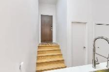 Luxury 4 ½ Condo (750 sq ft) with 12ft Ceilings | Quartier des S - Photo 5
