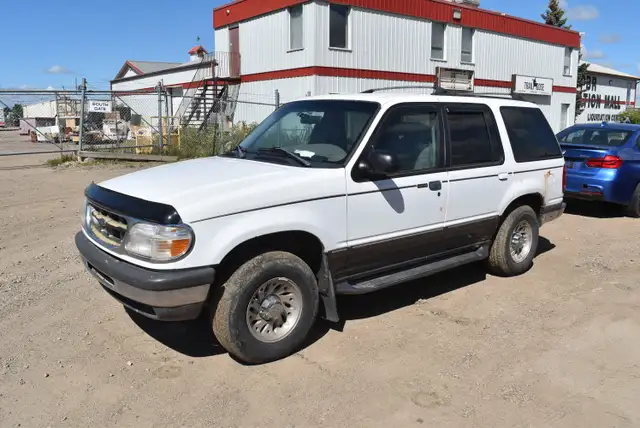 1998 Ford Explorer XLT 4-Door 4WD