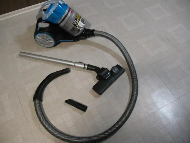 BISSELL Compact Canister Vacuum Cleaner. LIKE NEW