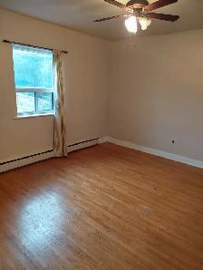 2 Bedroom Apartment for Rent in Hamilton near Escarpment - Photo 2