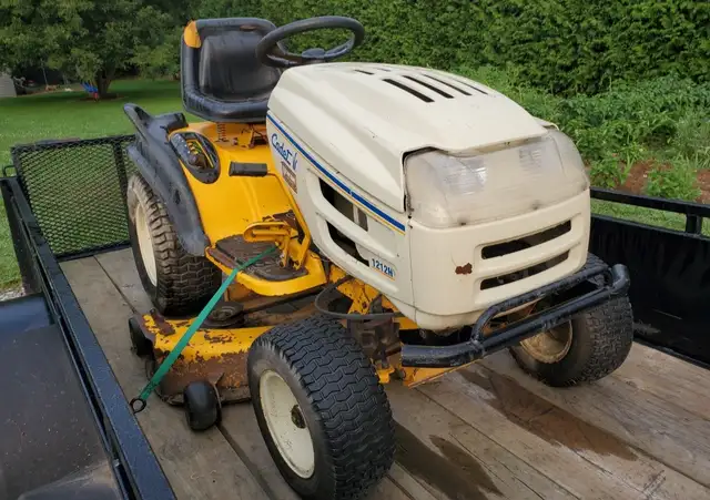 1212H Cub cadet Lawn Tractor NO Engine