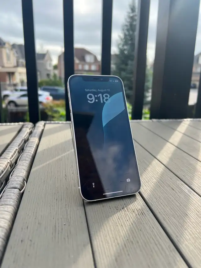 iPhone 12 128GB - White