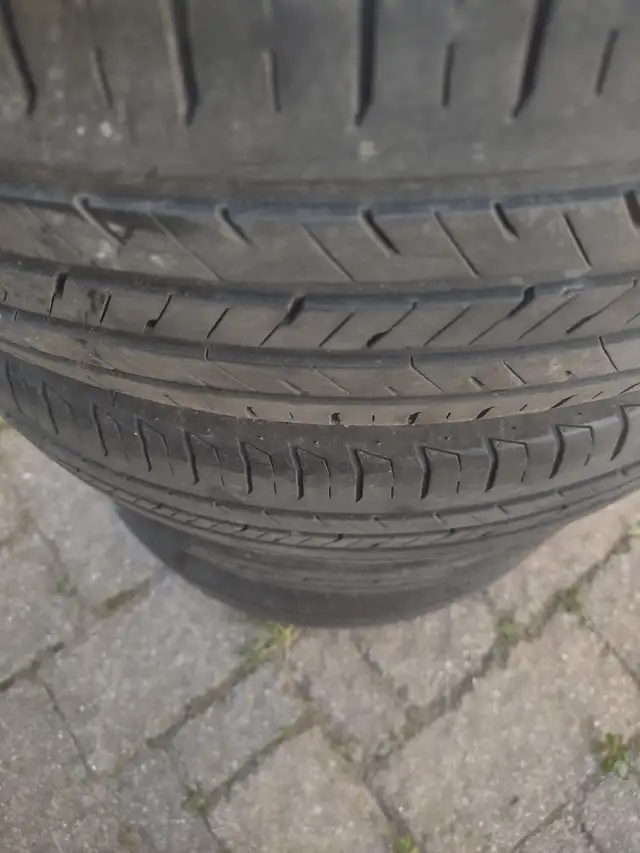 195-65R15x4 pneus été en  bon état