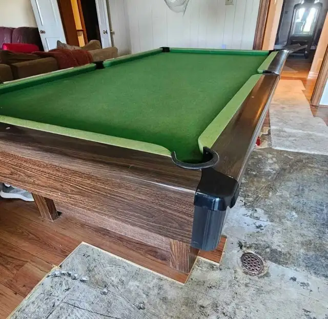 8' used BRUNSWICK Bristol pool table 416-716-6707 ALEX BILLIARDS