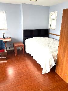 spacious private rooms on top floor near SFU and Skytrain - Photo 3