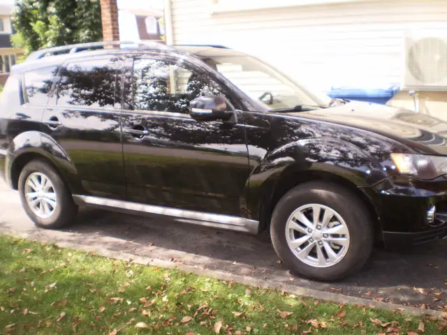 mitsubishi outlander 2011 super condition  beau look...!!
