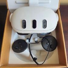 Meta Quest 3 128GB VR Headset - Photo 2