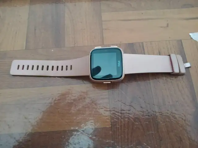 Fitbit Versa (1st Gen) Smartwatch FB505 Rose Gold