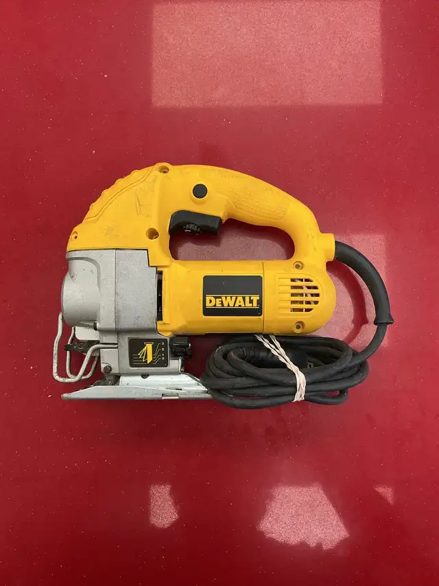 Scie sauteuse Dewalt