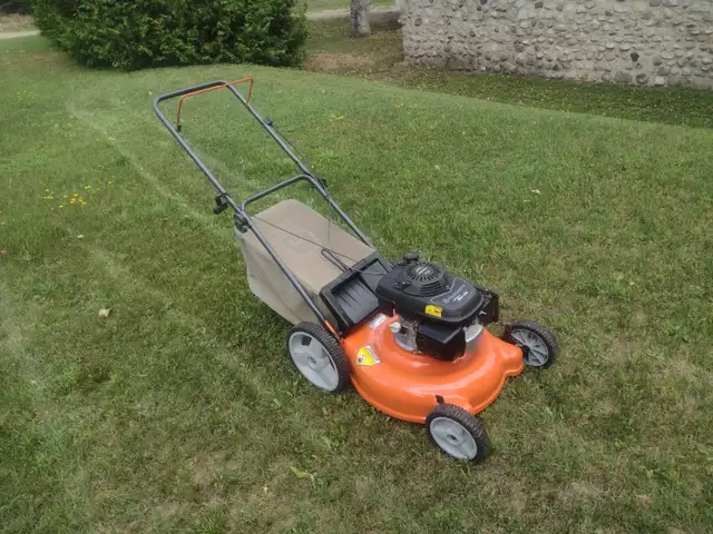 Tondeuse a gazon HUSQVARNA avec sac moteur HONDA 6 hp 21''