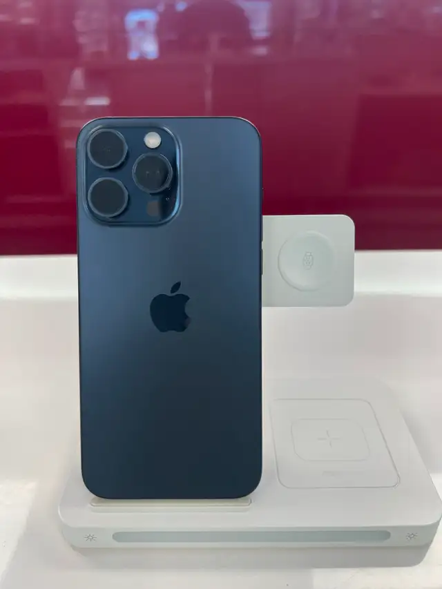 Apple iPhone 15 pro max (256GB) – Certified Pre-Owned ! $999