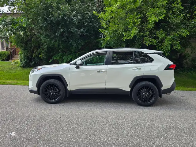 2019 Toyota RAV4 Limited Sunroof REMOTE START,Leather Heated / v