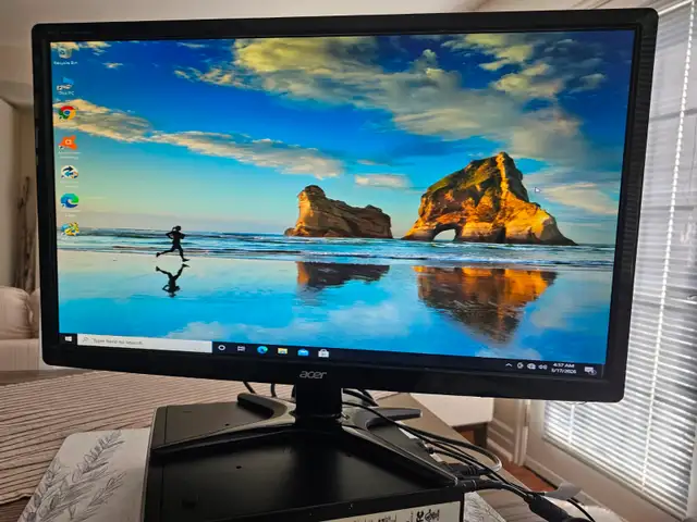 Acer 24' LED matte monitor with cables
