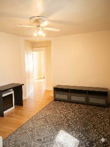 (Downtown) Private ROOM, Furnished @ 2-Bedroom Apartment,Quiet! - Photo 2