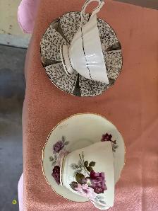 2 Teacups  and matching saucers - Photo 2