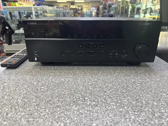 Yamaha RX-V473 AV Receiver W/Aftermarket Remote