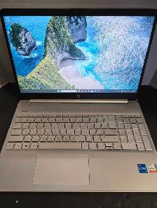 HP 15' Laptop With Charger