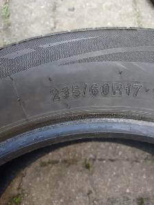 1 pneu été ARIVO 235-60R17 - Photo 5