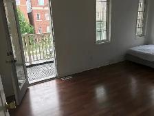 Furnished Room with Shared Shower. walking distance to York UNIV - Photo 2