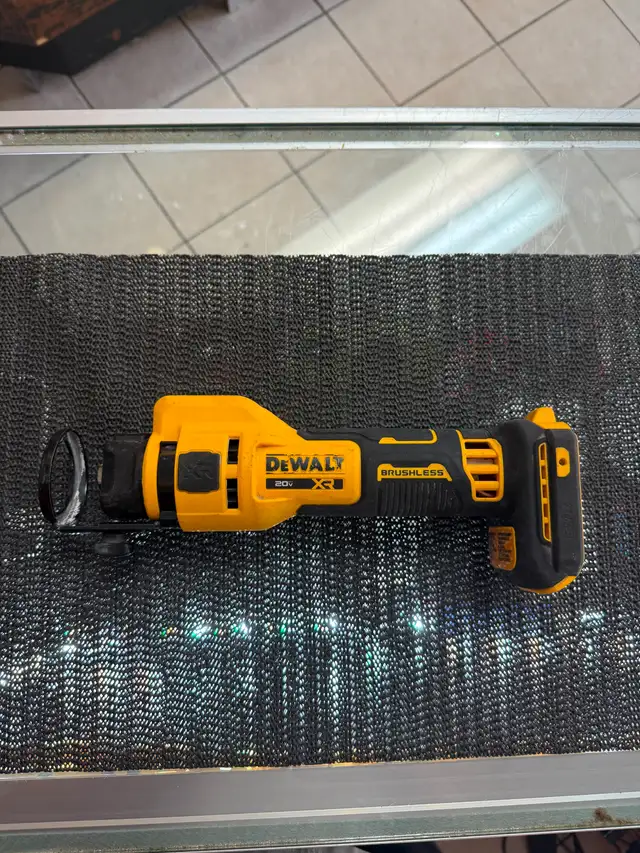 DeWalt 20V MAX Drywall Cut-Out Tool Kit