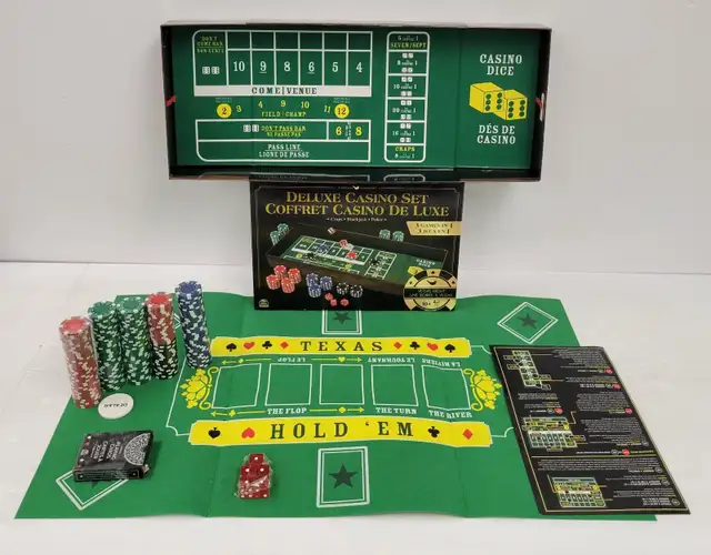 (B437) Cardinal Classies Deluxe Casino Set