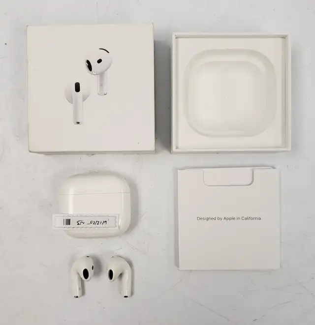 (B453) Apple A3059 Air Pods 4 Earbuds