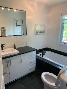 Location Maison 3 chambres, 2 salles de bain, cour privée, patio - Photo 8