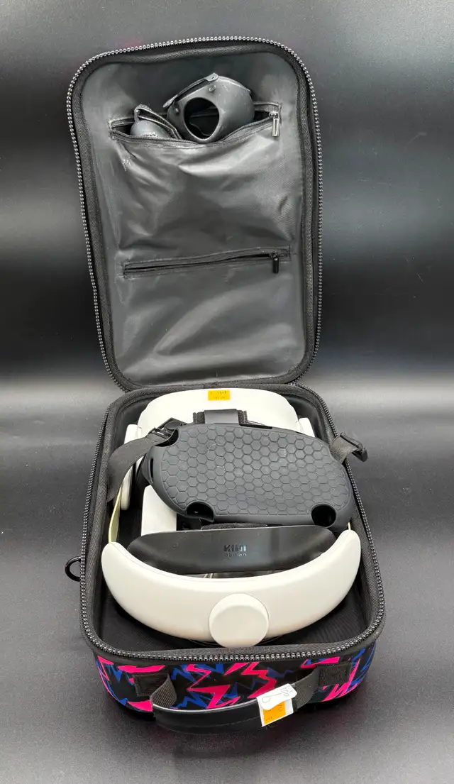 128GB Metaquest 2 VR Console with Controllers in Travel Case