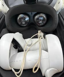 128GB Metaquest 2 VR Console with Controllers in Travel Case - Photo 3