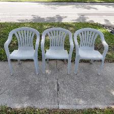 3 chaises de patio en PVC très solides