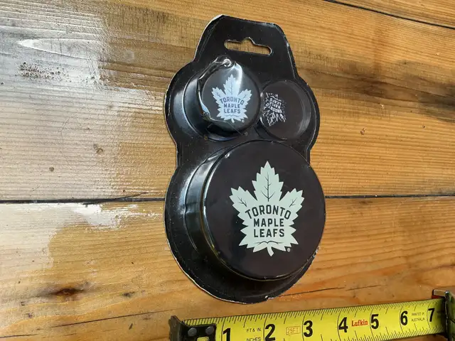 Inglasco TORONTO MAPLE LEAFS Keychain, Pin & Puck Set !