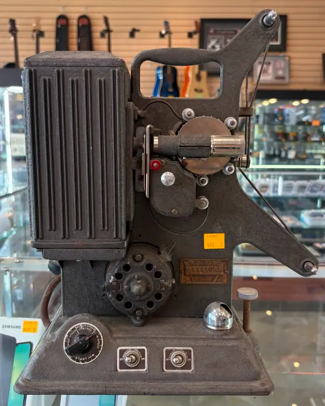 Vintage Keystone R-8 Collectable Camcorder Camera