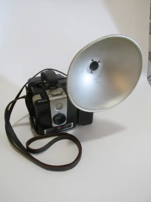 KODAK BROWNIE HAWKEYE CAMERA – Untested.