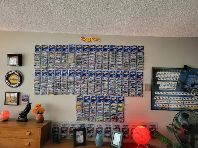 HOTWHEELS 2001 COMPLETE SERIES  BRAND NEW MINT BLISTER PACKS