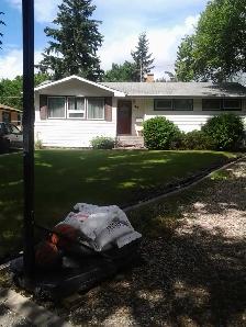 4 BEDROOM BUNGALOW NEAR UNIVERSITY - $2500.00 - AVAIL:  SEPT 1